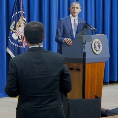 Mike Emanuel asking President Obama a questions at a press conference in 2010